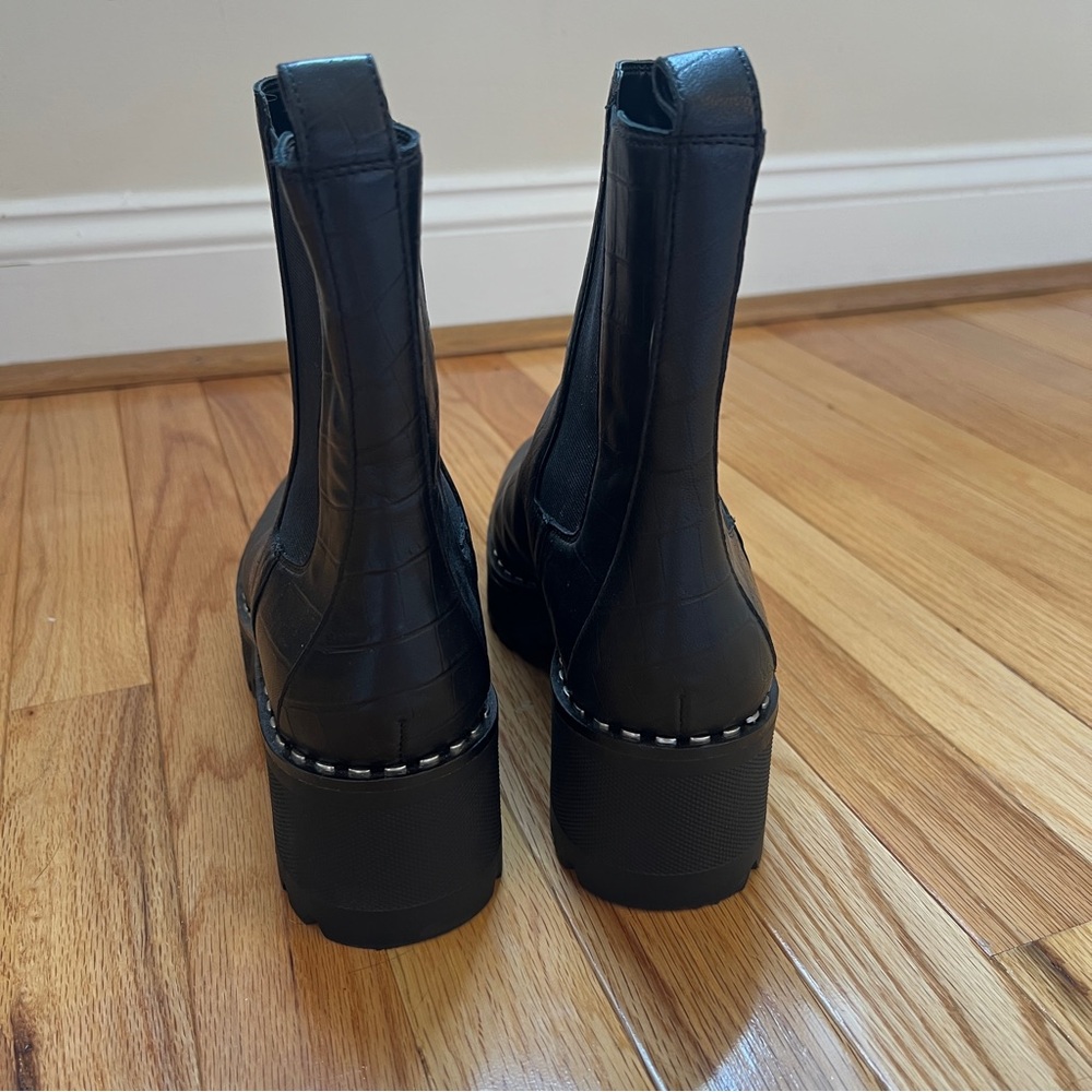 NWOT Vince Camuto Madisha Black Croc Chelsea Ankle Boots size 9.5 - Picture 7 of 10